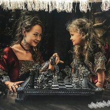 تابلو فرش دستباف مادر و دختر شطرنج باز - کد 269