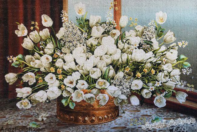 تابلوفرش دستبافت طرح گلدان مسی گل لاله سفید با طراحی زیبا - کد 704