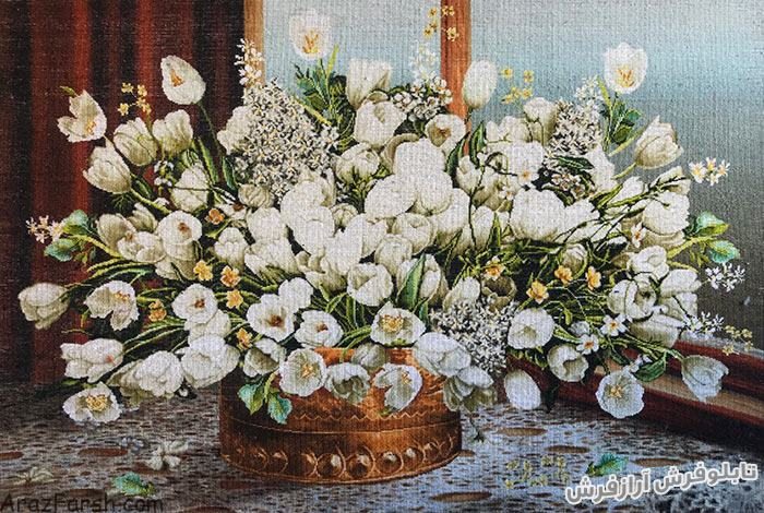 تابلوفرش دستبافت طرح گلدان مسی گل لاله سفید با طراحی زیبا - کد 704
