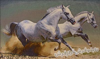 تابلو فرش دستبافت طرح دو اسب در حال دویدن در صحرا - کد 808