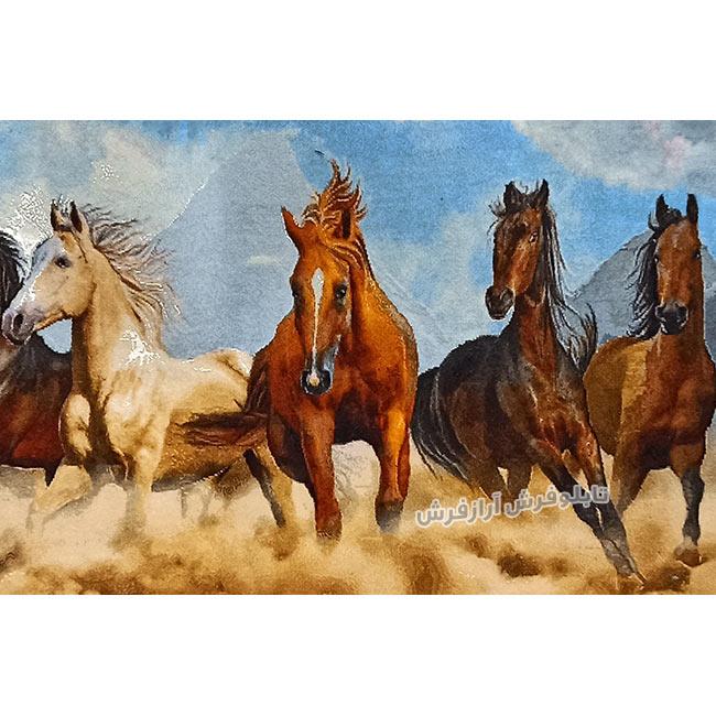 تابلو فرش دستباف طرح گله اسب وحشی از نمای نزدیک - 2