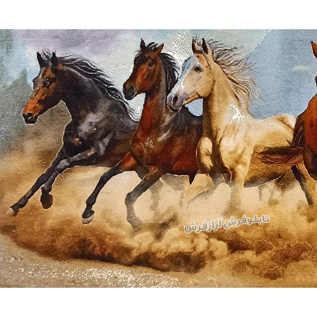 تابلو فرش دستباف طرح گله اسب وحشی از نمای نزدیک - 3