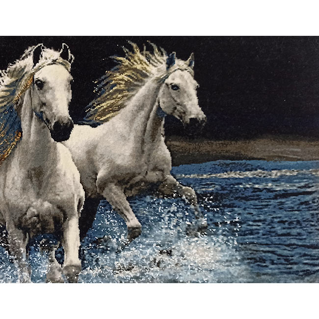 تابلو فرش دستباف طرح سه اسب دونده از نمای نزدیک - 1