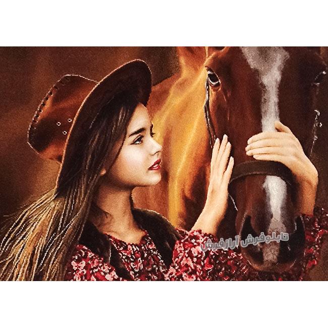 تابلو فرش دستباف طرح دختر و اسب از نمای نزدیک - 2
